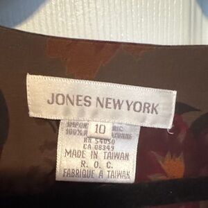 Jones New York Brown and Red Floral Top